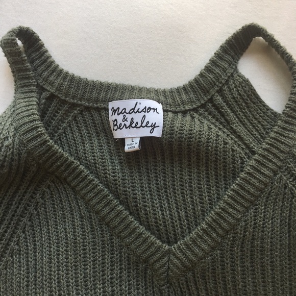 Shoulder Cut Out Sweater! - Picture 5 of 6